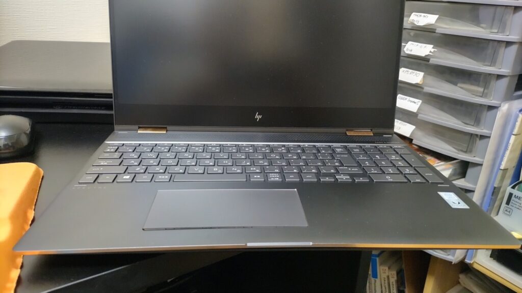 膨らんだノートPC