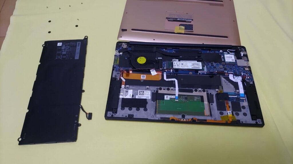 XPS13バッテリー交換中