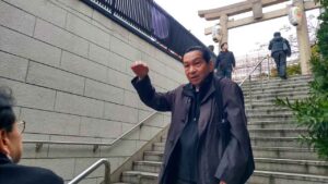 新宿歌舞伎町 案内は簡 憲幸氏