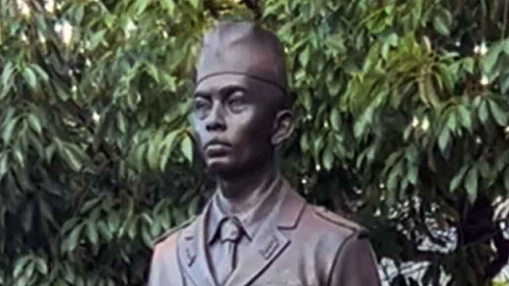 インドネシア独立の父スディルマン将軍の献花式